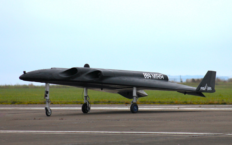 Nguyên mẫu Aurora, dài 2,5 mét, là phiên bản đơn giản hóa của MIRA aerospike lớn hơn. Không giống như MIRA, được cung cấp năng lượng bởi tua-bin phản lực chạy bằng dầu hỏa và động cơ tên lửa aerospike nhiên liệu lỏng, Aurora sử dụng bốn quạt dẫn điện để đẩy.