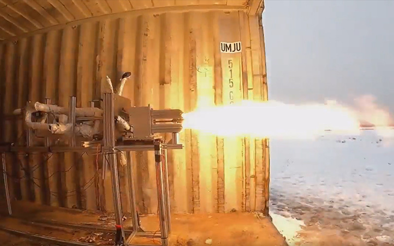 Theo các báo cáo, giai đoạn đầu tiên sẽ đẩy tàu vũ trụ lên tốc độ siêu thanh vượt quá Mach 5. Tuy nhiên, liệu phiên bản cuối cùng sẽ là tự động hay có người lái vẫn chưa được tiết lộ.