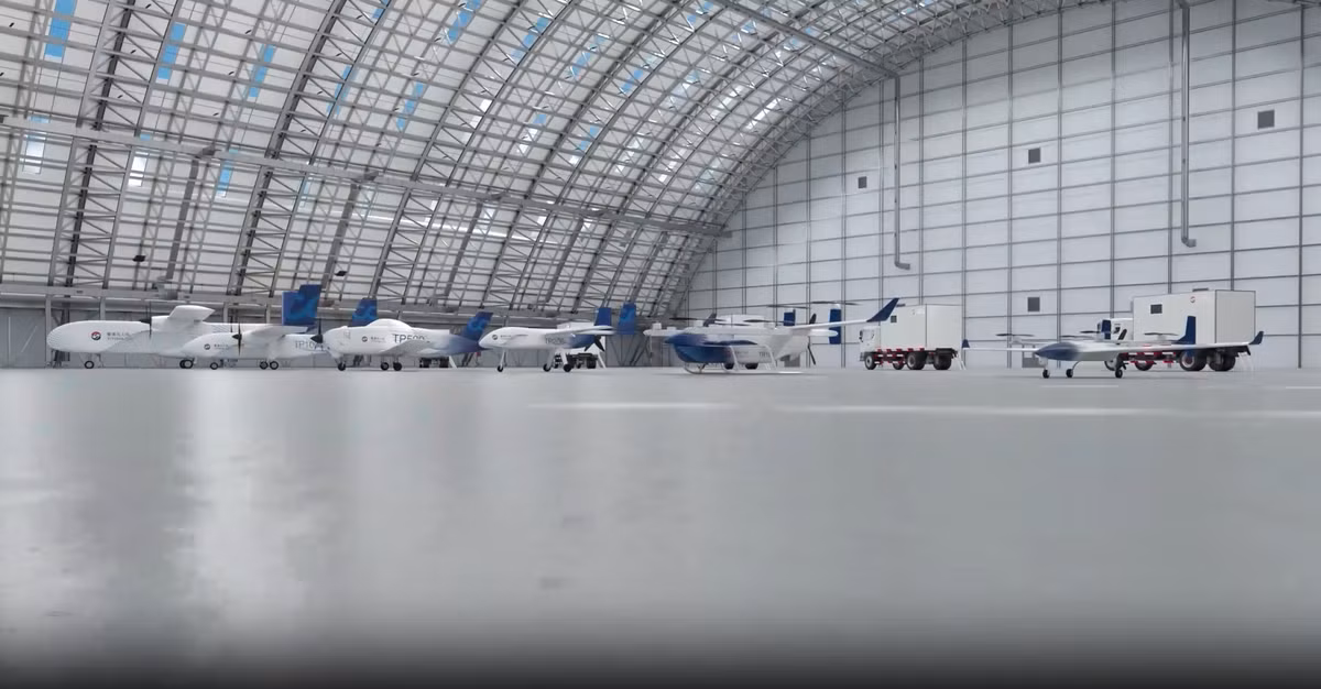 Một loạt các chính sách hỗ trợ được đưa ra kể từ năm 2021 đã tạo nên làn sóng đầu tư vào các doanh nghiệp phát triển từ taxi bay đến máy bay không người lái giao hàng. Theo một viện nghiên cứu thuộc Bộ Công nghiệp và Công nghệ thông tin, thị trường tầm thấp của Trung Quốc có trị giá ước tính là 670 tỷ nhân dân tệ (92,6 tỷ USD) vào năm 2024.