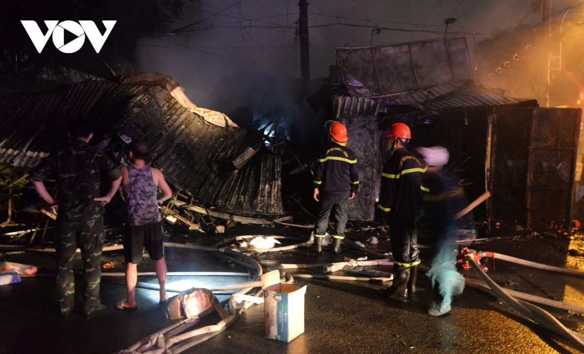 Vụ cháy gây ra thiệt hại về nhiều tài sản lên tới nhiều tỷ đồng.
