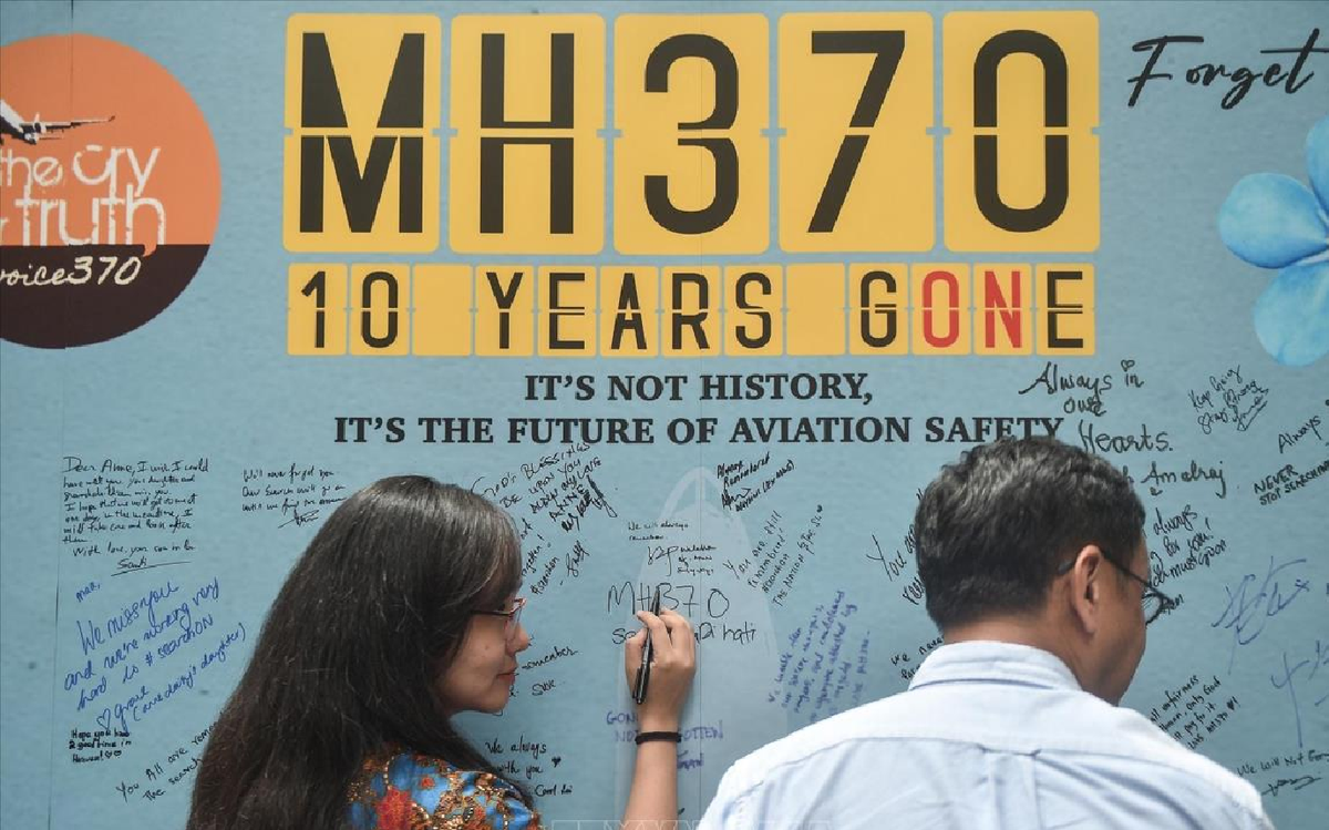 Được coi là một trong những câu đố lớn nhất trong lịch sử hàng không, chiếc máy bay Boeing 777 đã biến mất khỏi radar ngay sau khi cất cánh vào ngày 8/3/2014 từ Kuala Lumpur. Chuyến bay đang trên đường tới Bắc Kinh, Trung Quốc.