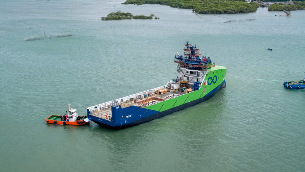 Armada 7806 của Ocean Infinity là loại tàu hỗ trợ xa bờ dài 78 mét, rộng 15 mét được công ty Vard của Na Uy đóng vào năm 2023. Tàu được trang bị các phương tiện lặn tự động (AUV) của Kongsberg, có khả năng hoạt động ở độ sâu 6.000 mét trong vòng 100 giờ.