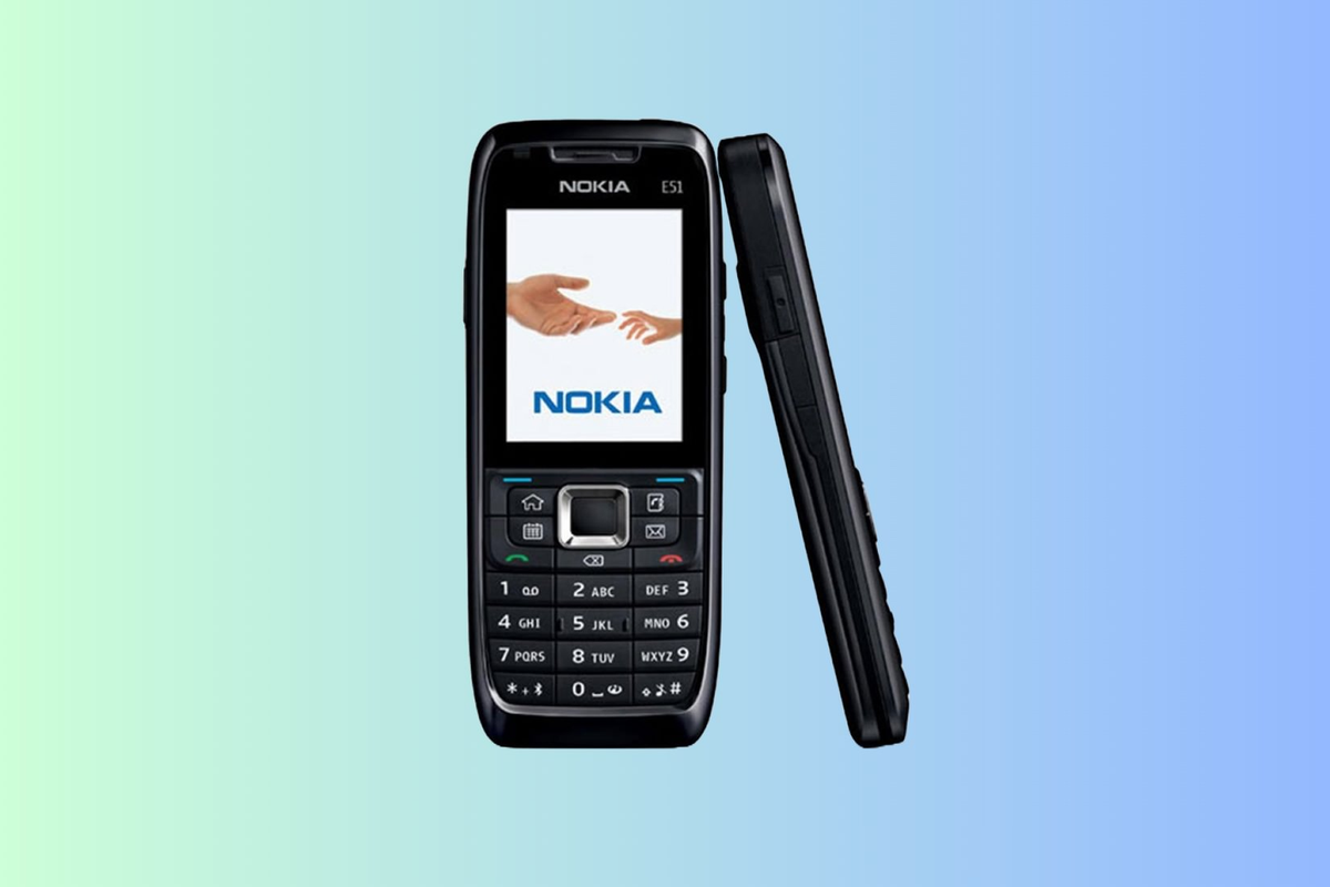 Nokia E51 ra mắt năm 2007, là một trong những mẫu điện thoại doanh nhân huyền thoại khi sở hữu thiết kế thanh cực tiện ích. Nokia E51 toát lên vẻ bền bỉ và sang trọng, màn hình 2 inch, độ phân giải 240x320 sắc nét. Nó có viên pin 1050 mAH cho cả ngày dài bận rộn với đầy đủ các kết nối.