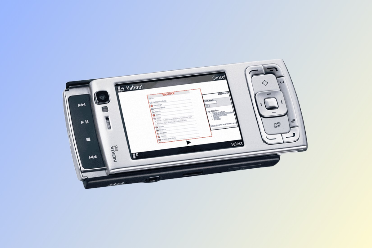 N95 ra mắt năm 2007 sở hữu màn hình 2,6 inch, nó sở hữu camera 5 MP với ống kính Carl Zeiss quay chụp siêu chất lượng. Nó có camera trước cho video call, khả năng kết nối đang dạng, định vị GPS cùng khả năng đáp ứng nhu cầu xử lý công việc lẫn giải trí cực kỳ ấn tượng.