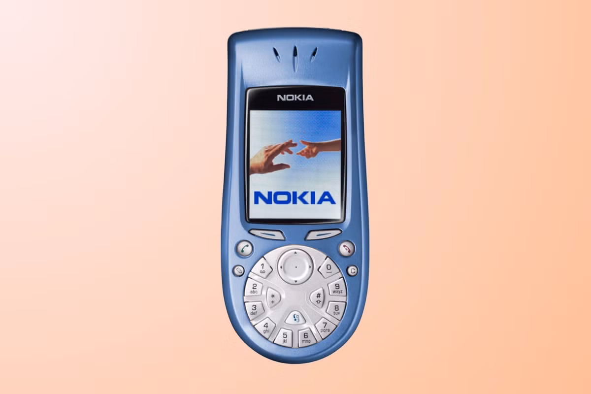 Nokia 3650 nổi bật với thiết kế bàn phím hình tròn khác biệt kèm theo trải nghiệm màn hình TFT 2,1 inch xuất sắc. Mẫu điện thoại này có camera VGA, hỗ trợ quay video, Tương tự 6600, Nokia 3650 chạy Symbian OS, hỗ trợ đa nhiệm và cài đặt ứng dụng, mở ra trải nghiệm thông minh mới mẻ.