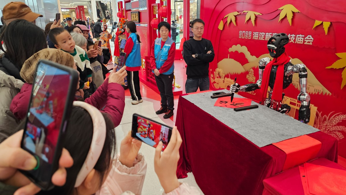 Nó nhanh chóng bị nhân viên an ninh và người giám sát robot kéo lại. Robot dường như đã bình tĩnh lại trước khi video kết thúc. Tuy nhiên, sự bùng nổ bạo lực của nó đã làm dấy lên lo ngại.