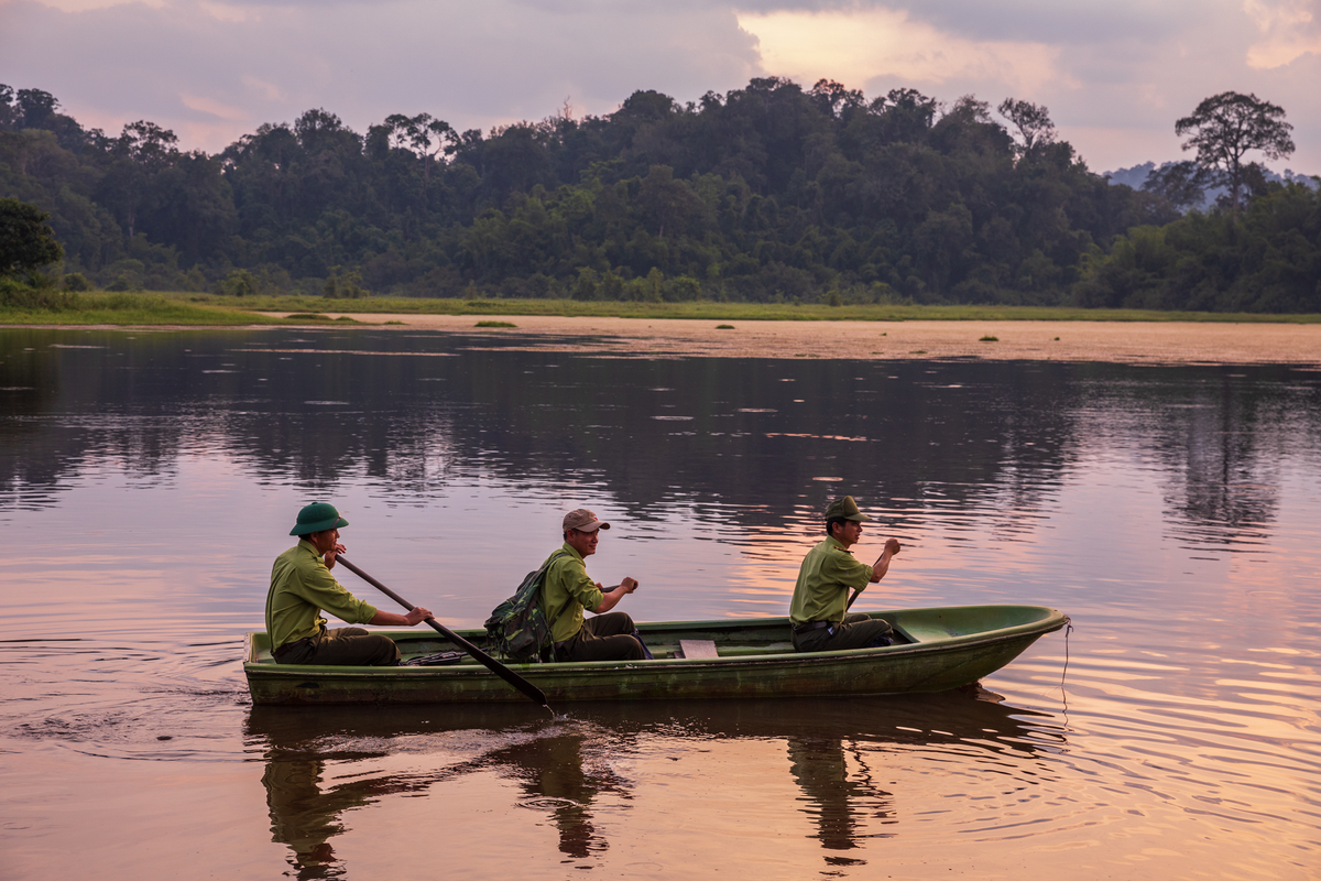 Vườn quốc gia Cát Tiên với diện tích 71.187,9ha, nằm trên địa bàn 3 tỉnh Đồng Nai, Lâm Đồng và Bình Phước. Nơi đây được công nhận là Khu Dự trữ sinh quyển thế giới, Khu Ramsar quốc tế và Khu di tích quốc gia đặc biệt. Nơi đây hiện có khoảng 1.730 loài động vật và 1.655 loài thực vật.