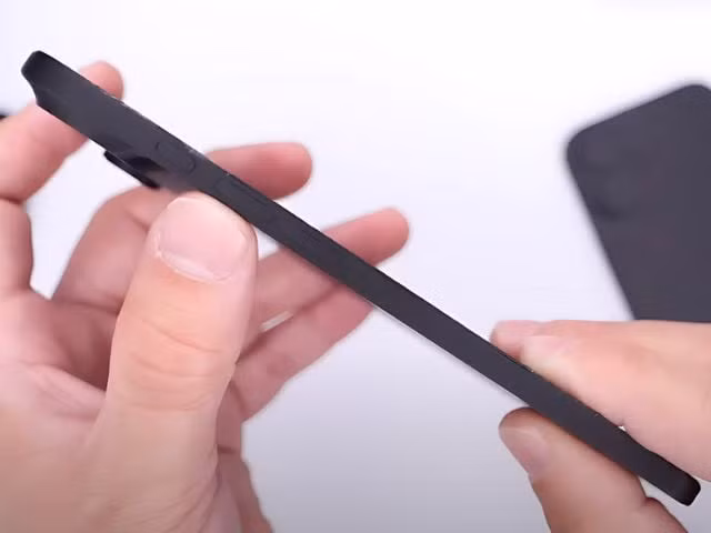  iPhone 17 Air chắc chắn sẽ là mẫu iPhone thứ tư thú vị nhất trong dòng 2025. Trong khi iPhone mini và iPhone Plus có một nhóm người hâm mộ trung thành, iPhone 17 Air sẽ định hình tương lai cho thiết kế iPhone. Đây sẽ là mùa ra mắt iPhone thú vị nhất trong nhiều năm nay. 