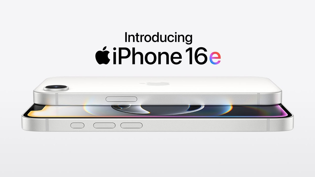 iPhone 16e: smartphone AI giá phải chăng nhất - Sở hữu bộ sườn của iPhone 14 Pro, nhưng chỉ có duy nhất 1 camera và được nâng cấp lên chip A-18 mạnh mẽ. Mặc dù Apple Intelligence hiện tại đang là một nỗi thất vọng nhưng với nền tảng phần cứng hỗ trợ tốt cho AI, mẫu iPhone giá rẻ này chỉ đợi mảnh ghép iOS 19 để hoàn chỉnh mà thôi.