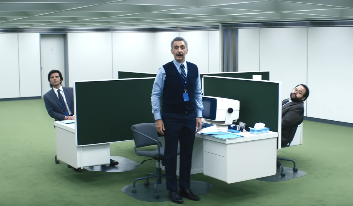 Chiếc máy tính Lumon Terminal Pro là thiết bị thường xuyên xuất hiện ở Công ty công nghệ sinh học Lumon Industries, bối cảnh chính của bộ phim.