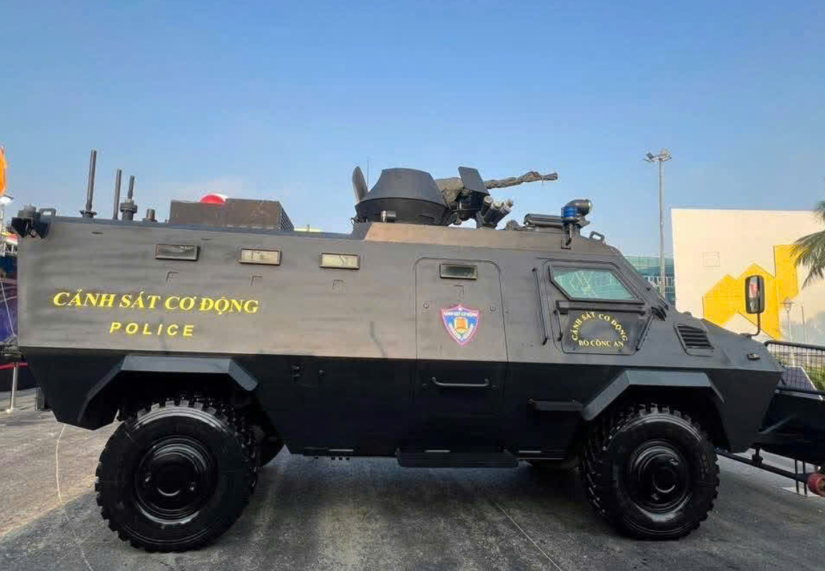  Xe bọc thép sử dụng cho lực lượng Cảnh sát cơ động. 