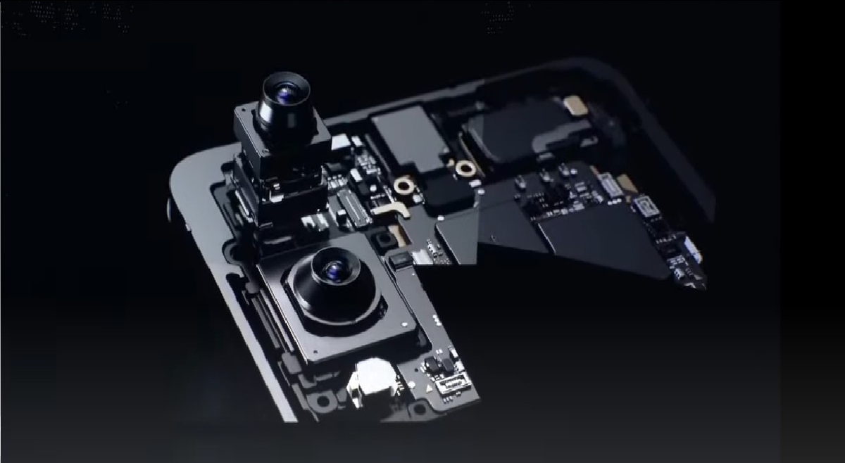 Tuy nhiên, thiết bị sẽ không đi kèm camera thứ ba và sẽ có pin nhỏ hơn vì thiết kế mỏng. Các báo cáo gần đây cho biết, chiếc flagship có thể đi kèm viên pin 3.900mAh khiêm tốn.