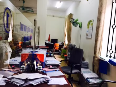 Ha Noi: Dan lai “to” can bo phuong Dai Kim “hanh” dan khi lam thu tuc