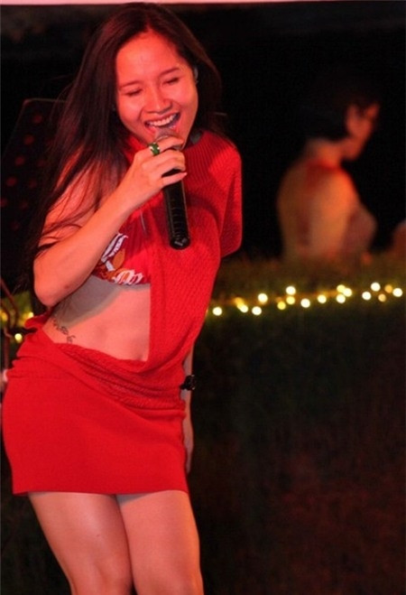 Chiếc váy khó hiểu của Mai Khôi.