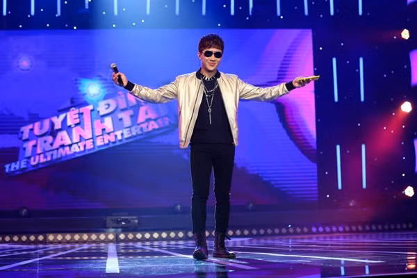 Trấn Thành rất đắt show trong vai trò MC. Anh cũng được biết tới là một danh hài nổi tiếng.