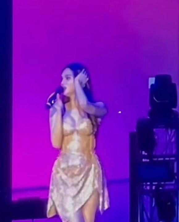 Hương Giang bị bóc mẽ body thật so với ảnh tự đăng - Hình 7 Huong Giang bi boc me body that so voi anh tu dang-Hinh-7