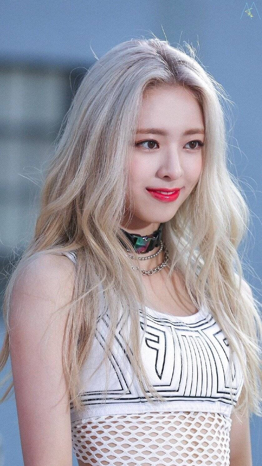 Trang phuc bi che qua sexy cua ca si nu-Hinh-9