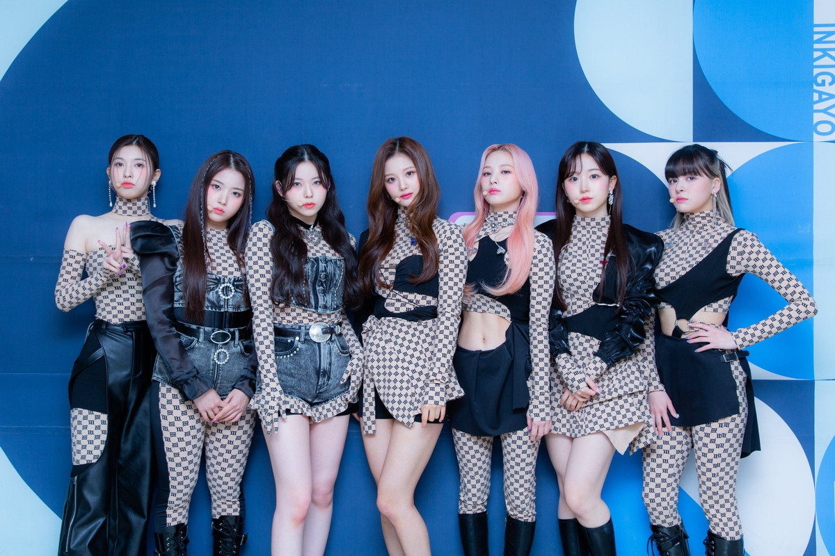 Trang phuc bi che qua sexy cua ca si nu-Hinh-12