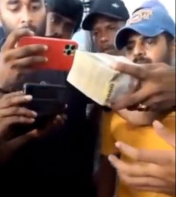 Vo no, dan tran vao dinh thu tong thong va thu tuong tim tien-Hinh-2