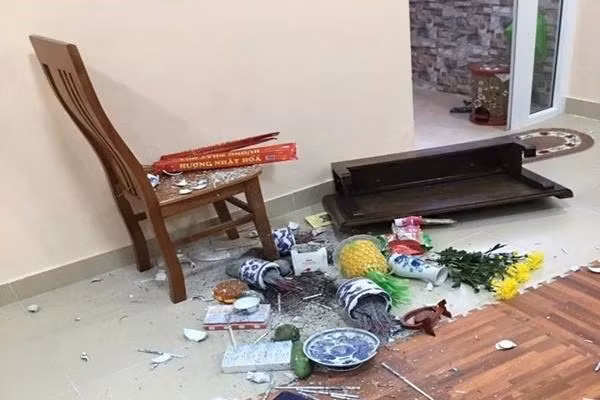 4 mon do chan may cung khong duoc vut, tai loc keo nhau di