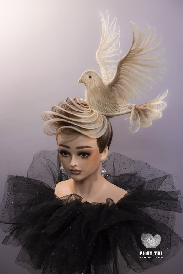 Chàng trai trổ tài biến tóc thành hoa, có giá lên 7 triệu đồng - Hình 2 Chang trai tro tai bien toc thanh hoa, co gia len 7 trieu dong-Hinh-2