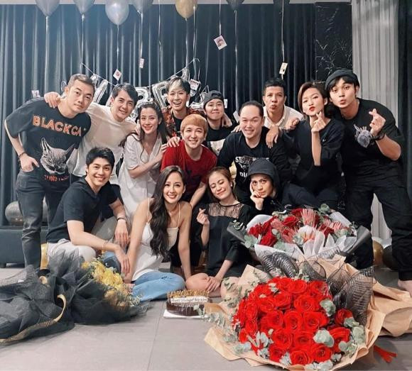 Những cặp đôi 'lạ đời' của Vbiz: Thoải mái ôm hôn - Hình 5 Nhung cap doi 'la doi' cua Vbiz: Thoai mai om hon-Hinh-5