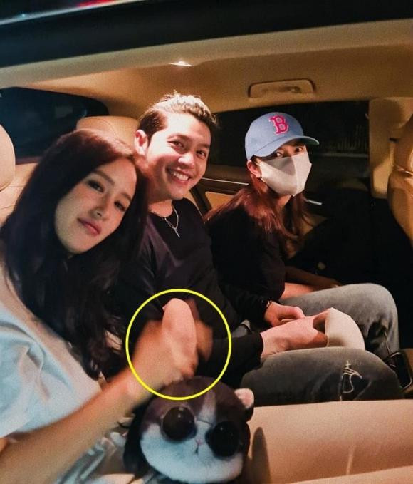 Những cặp đôi 'lạ đời' của Vbiz: Thoải mái ôm hôn - Hình 4 Nhung cap doi 'la doi' cua Vbiz: Thoai mai om hon-Hinh-4