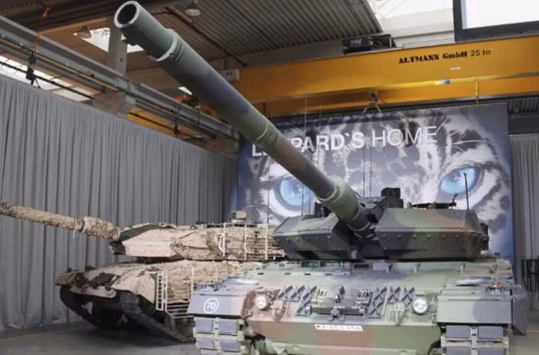 Xe vẫn sử dụng động cơ diesel như trên Leopard 2A5 và 2A6 nhưng do trọng lượng lớn hơn nên có cải tiến hệ thống treo.