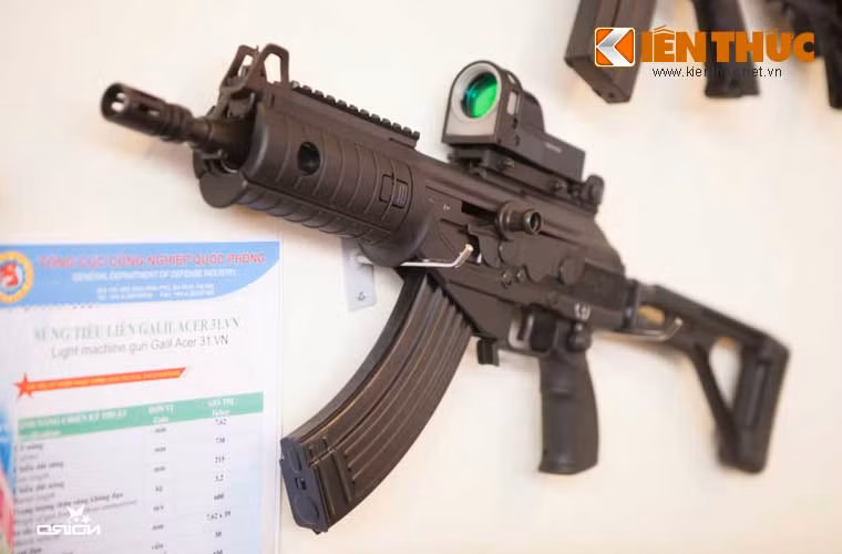 Cận cảnh súng carbine Galil ACE 31 do Việt Nam sản xuất theo giấy phép chuyển giao công nghệ của Israel.