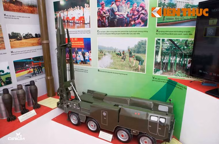 Mô hình xe phóng của tổ hợp tên lửa đạn đạo chiến dịch – chiến thuật 9K72E Elburs (phương Tây hay gọi chung là Scud) – vũ khí cực kỳ lợi hại của pháo binh Việt Nam.