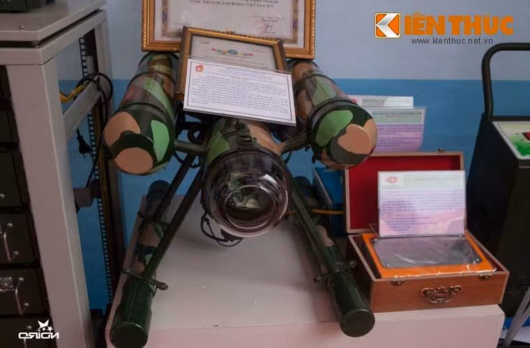 Phương tiện lặn trinh sát do học viện Trường Sĩ quan Thông tin thiết kế chế tạo.