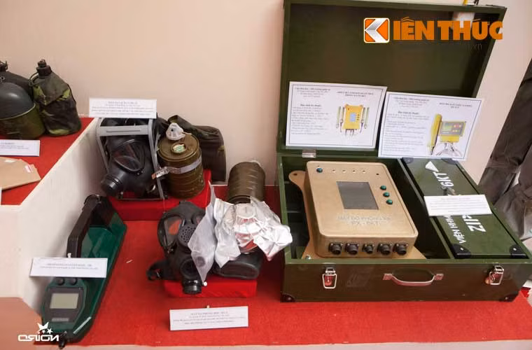 Các khí tài do Việt Nam sản xuất cho bộ đội Binh chủng Hóa học.