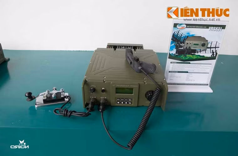 Máy thu phát sóng ngắn do Viettel sản xuất cho bộ đội thông tin.