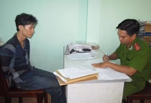 Đối tượng Vương Quốc Thành tại CQĐT công an TX Dĩ An.