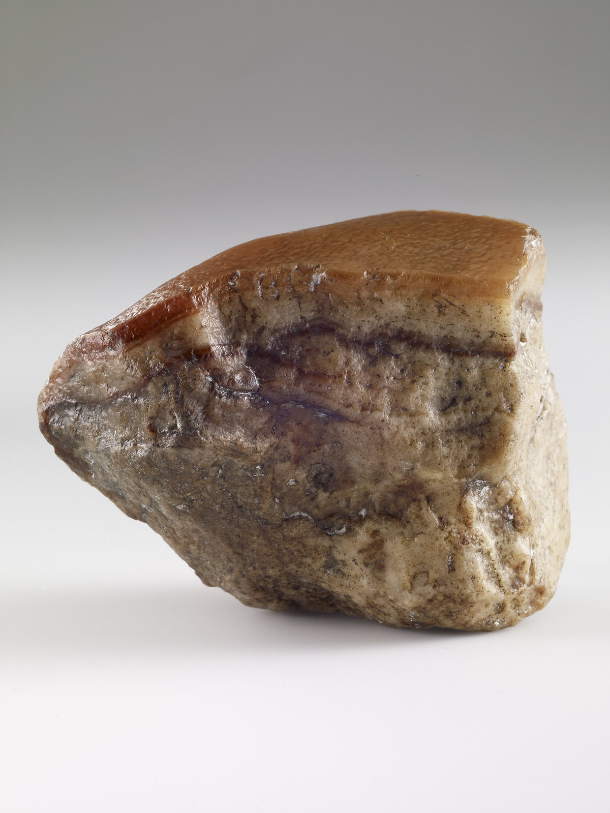 Điều thú vị là bản thân hòn đá nhìn giống như một miếng thịt ba chỉ, với các lớp khác nhau. Ảnh: Amazing Planet.