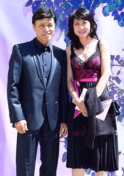 Hon nhan kin tieng cua danh ca Tuan Ngoc va vo kem 14 tuoi