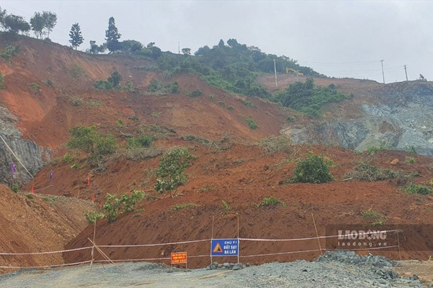 Khan truong khac phuc sat lo khu vuc thi cong ho mong Nha may thuy dien Hoa Binh mo rong