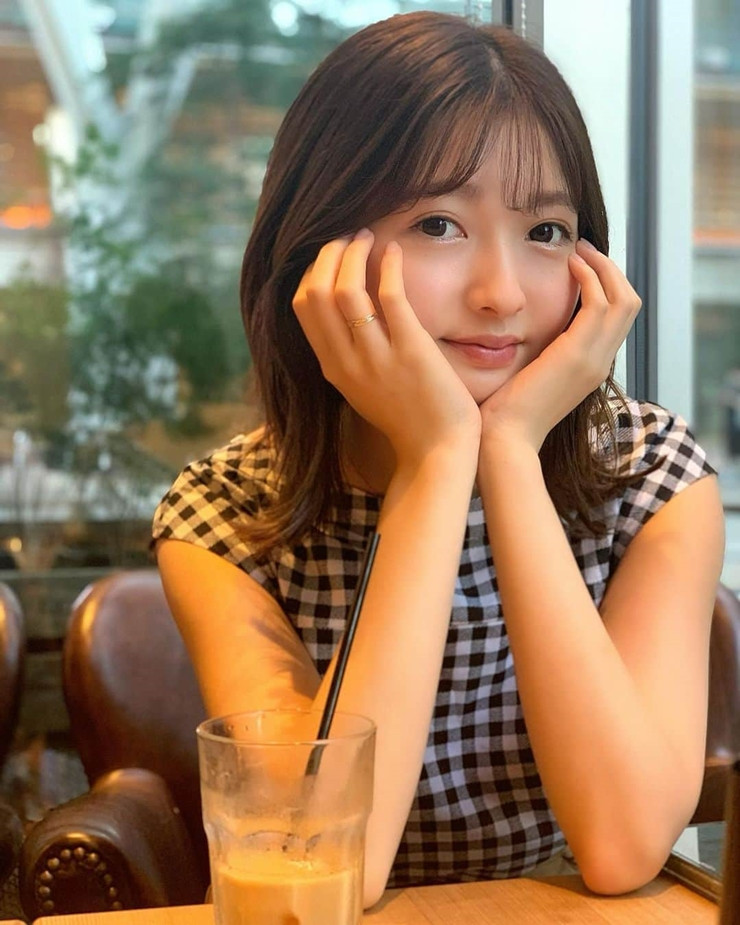 Nu hoang noi y phai di o tro, lam nhan vien giao hang-Hinh-4