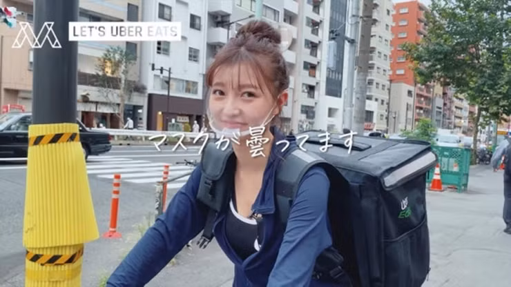 Nu hoang noi y phai di o tro, lam nhan vien giao hang-Hinh-2