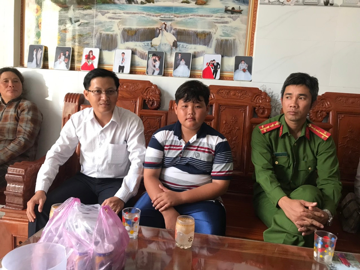 Nam sinh lớp 6 cứu 2 người bị đuối nước Nam sinh lop 6 cuu 2 nguoi bi duoi nuoc