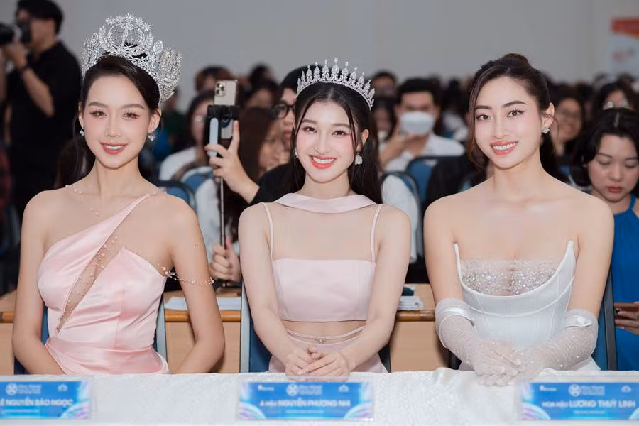 Luong Thuy Linh: Dan ong giau chon phu nu dep de con huong gen troi