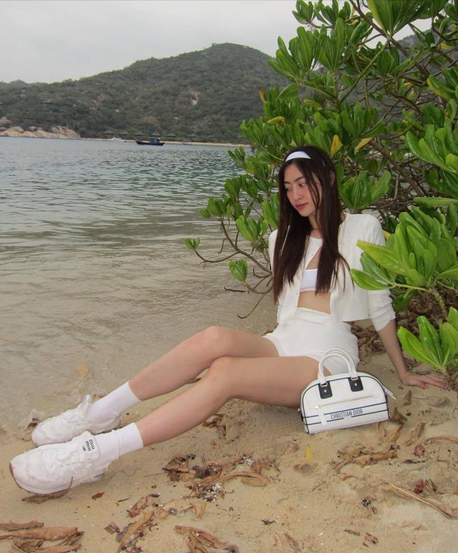 Luong Thuy Linh: Dan ong giau chon phu nu dep de con huong gen troi-Hinh-2