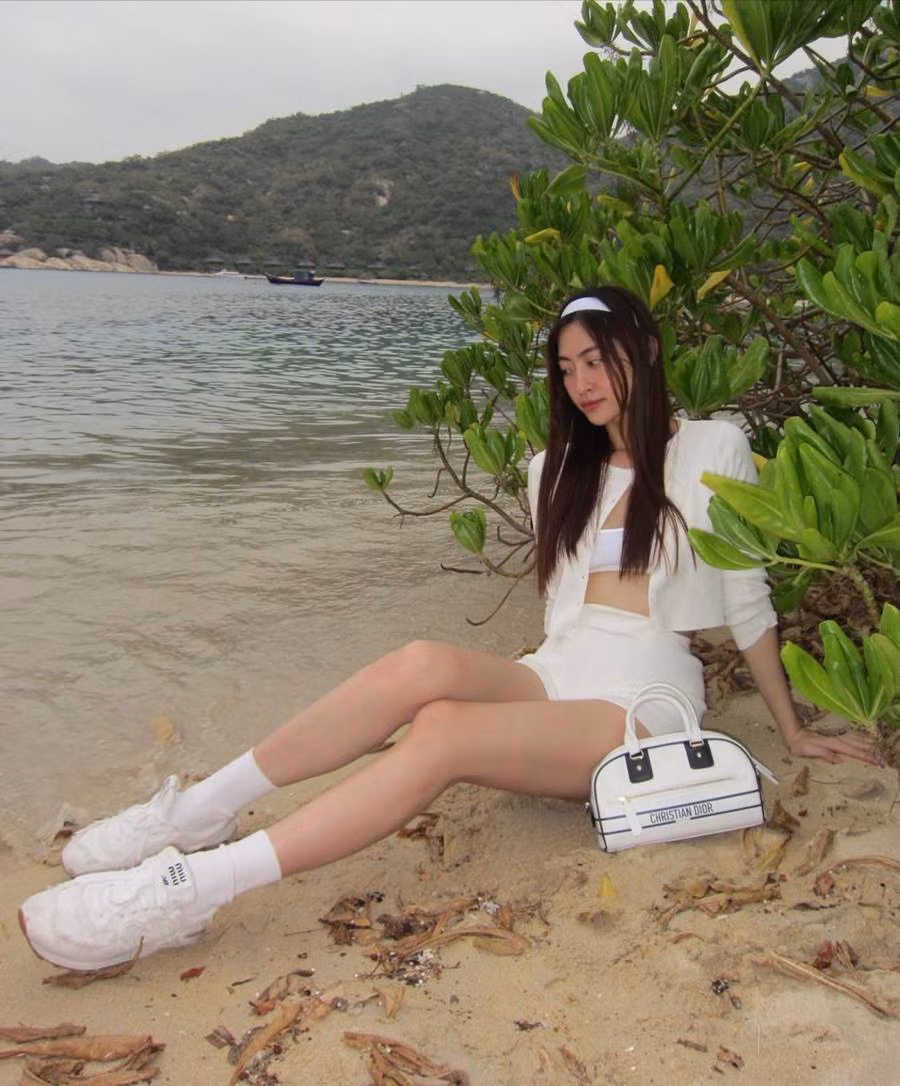 Luong Thuy Linh: Dan ong giau chon phu nu dep de con huong gen troi-Hinh-2