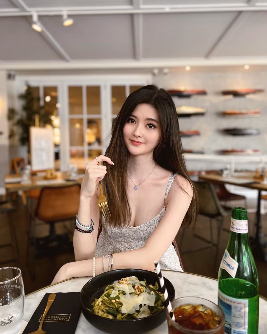 Ai nu gia toc ty do Dai Loan giu dang bang cach cua con nha giau-Hinh-4