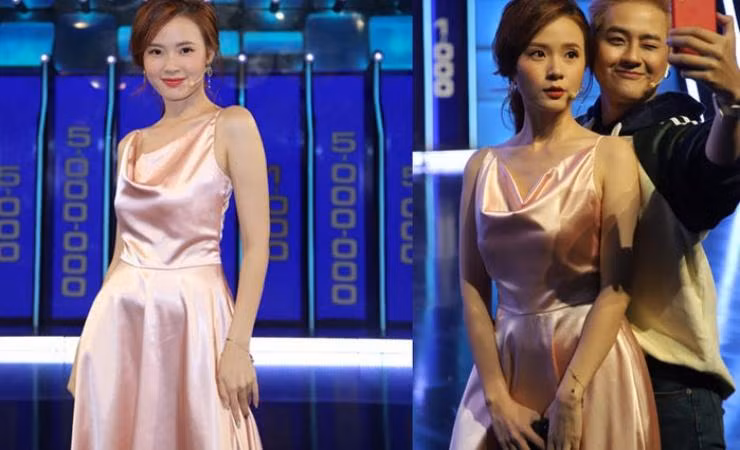 Cô nàng dùng tay khéo léo che chắn để tránh tình huống phản cảm.