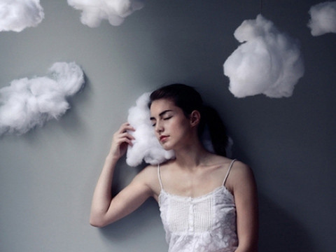 Nếu mơ thấy có hơn một xác chết, nghĩa là người mà bạn tin tưởng hoặc một số người mà bạn quen sẽ phản bội bạn. Đây là giấc mơ cảnh báo bạn phải cảnh giác với người mà mình tin cậy. Giấc mơ này cũng là điềm báo việc kinh doanh của bạn có thể sẽ thất bại.