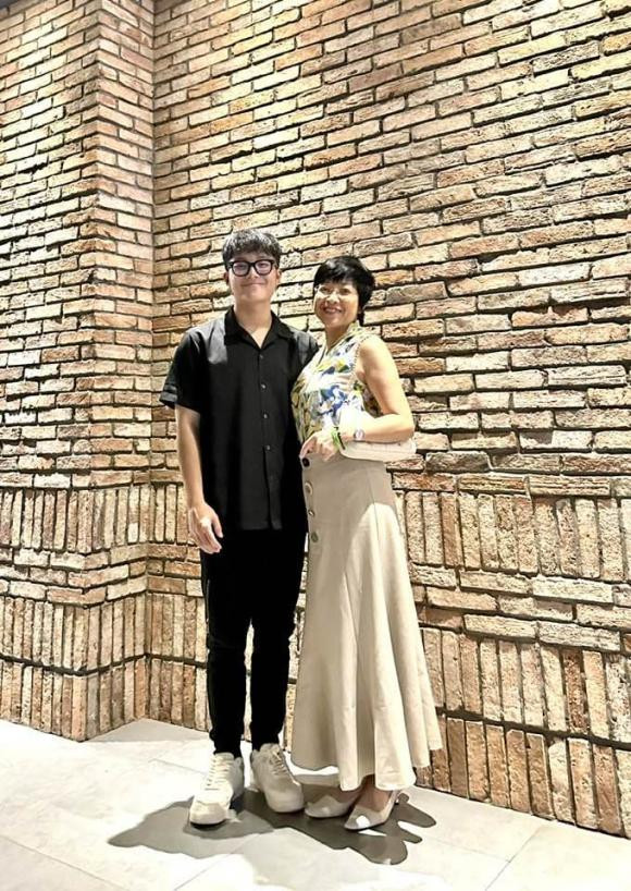 Bị so sánh con trai MC Thảo Vân đáp lại mẹ cực thông minh - Hình 2 Bi so sanh con trai MC Thao Van dap lai me cuc thong minh-Hinh-2