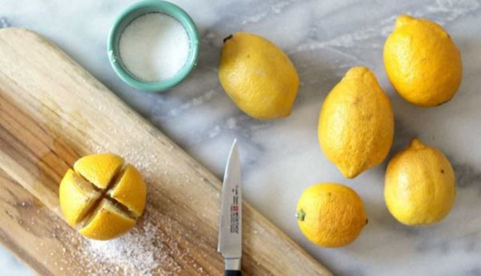 Chỉ cần lấy thứ này cắm vào quả chanh rồi để đó, điều gì xảy ra ảnh 1 Chỉ cần lấy thứ này cắm vào quả chanh rồi để đó, điều gì xảy ra ảnh 1