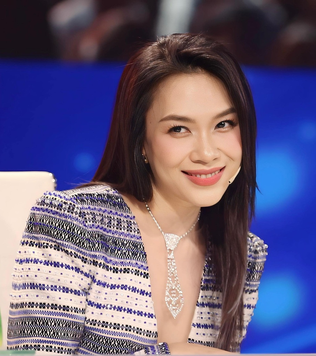 Người hâm mộ nhận xét Mỹ Tâm có nhan sắc "không tuổi", "lão hóa ngược"... Nữ ca sĩ giữ được sự rạng rỡ, ít dấu hiệu thời gian nên luôn tươi trẻ.