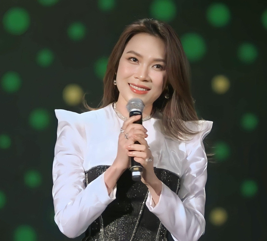 Trong một cuộc phỏng vấn tháng 11/2022, Mỹ Tâm cho biết cô không để ý nhiều đến tuổi tác: "Tôi không nghĩ mình lớn, cứ nghĩ nhỏ hoài thì tự nhiên sẽ nhỏ thôi". Ca sĩ tiết lộ mỗi lần lên cân đo sức khỏe, cô thường được nhận xét có thể trạng... "15 tuổi sinh học".